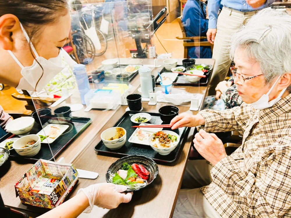 藤枝市老人ホーム_お刺身の盛り合わせ