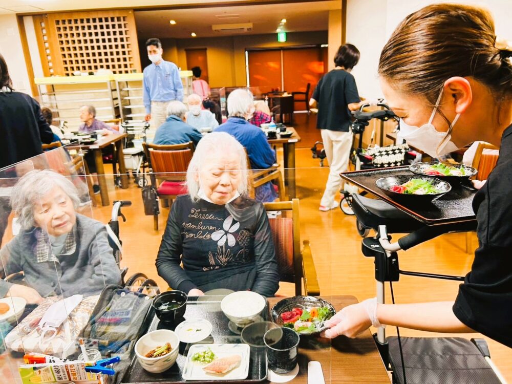 藤枝市老人ホーム_お刺身の盛り合わせ