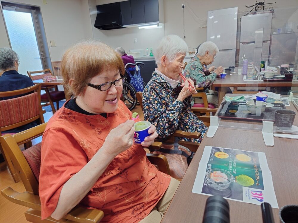 藤枝市老人ホーム_有名店のアイスクリーム