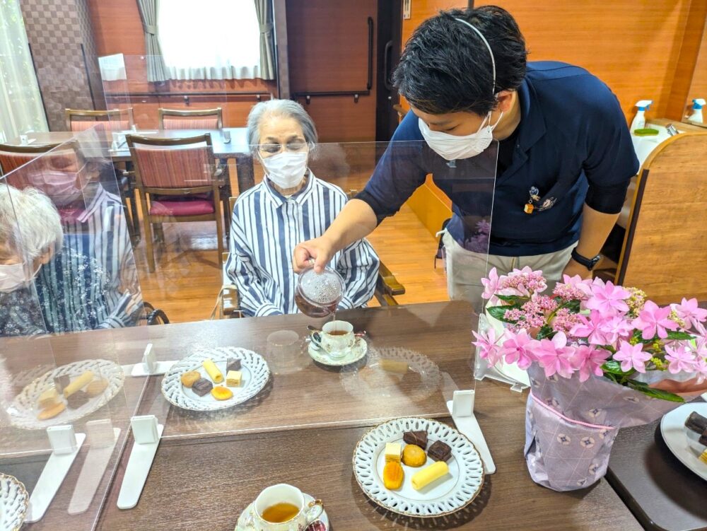 駿東郡長泉町老人ホーム_6月の紅茶会