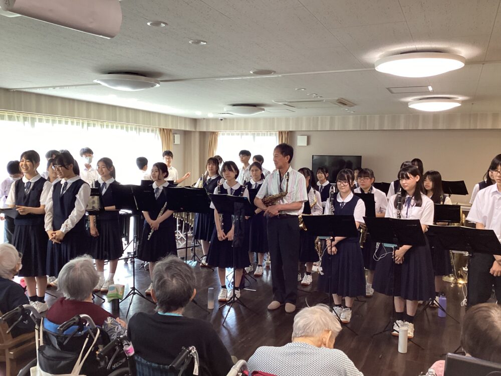 静岡市清水区老人ホーム_西奈中学校 吹奏楽部 演奏会