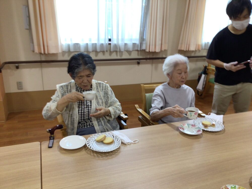 駿東郡長泉町老人ホーム_7月の紅茶会